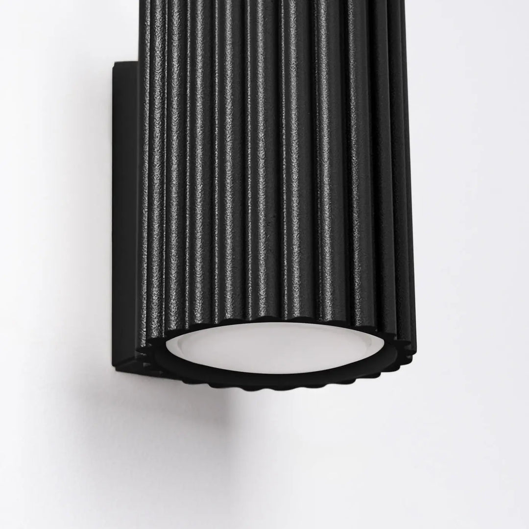 Applique murale karbon 10 noir en design minimaliste avec diffuseur en verre dépoli et ampoules gu10 interchangeables
