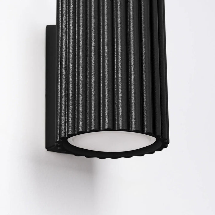 Applique murale karbon 10 noir en design minimaliste avec diffuseur en verre dépoli et ampoules gu10 interchangeables