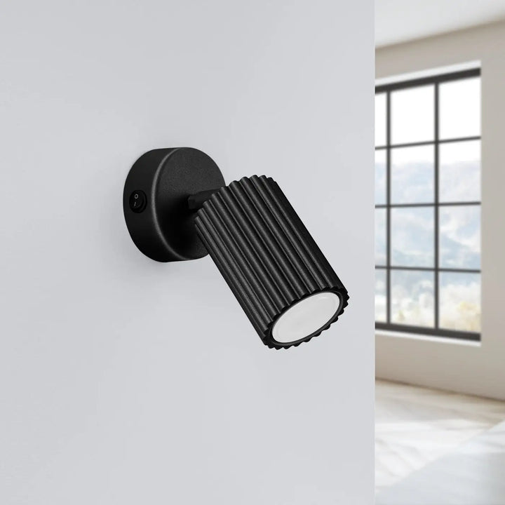 Applique murale karbon noire en design minimaliste avec spot réglable et ampoules gu10 interchangeables