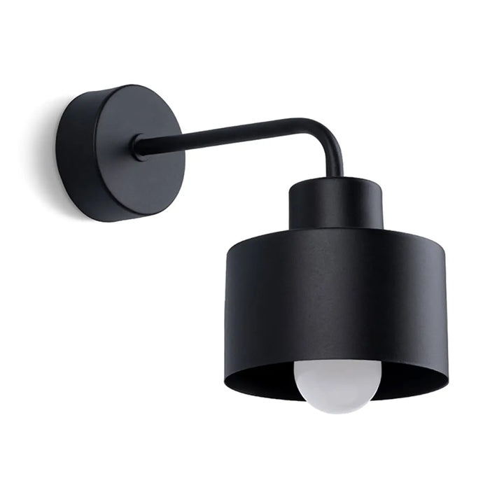 Applique murale savar 1 noir avec abat-jour cylindrique et bras courbé, lampy z linii savar przyciągają uwagę i emanują prostotą