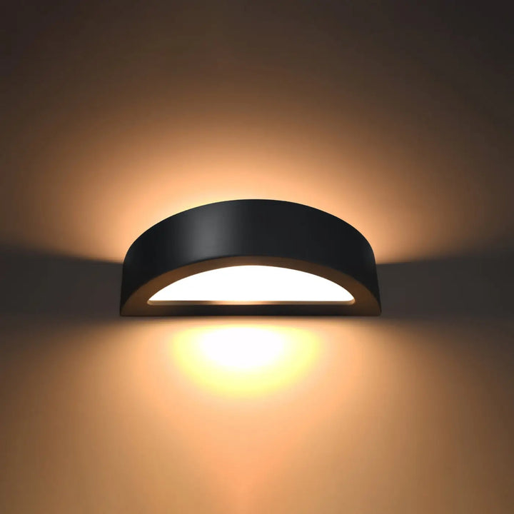 Applique murale céramique atena noir semi-circulaire avec design moderne émettant une lumière blanche chaude