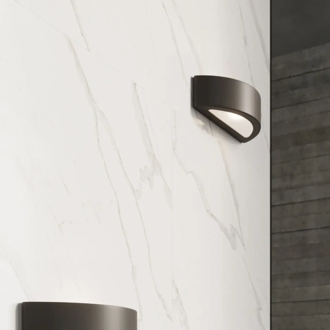 Applique murale céramique atena noir moderne avec design minimaliste incurvé en finition mate