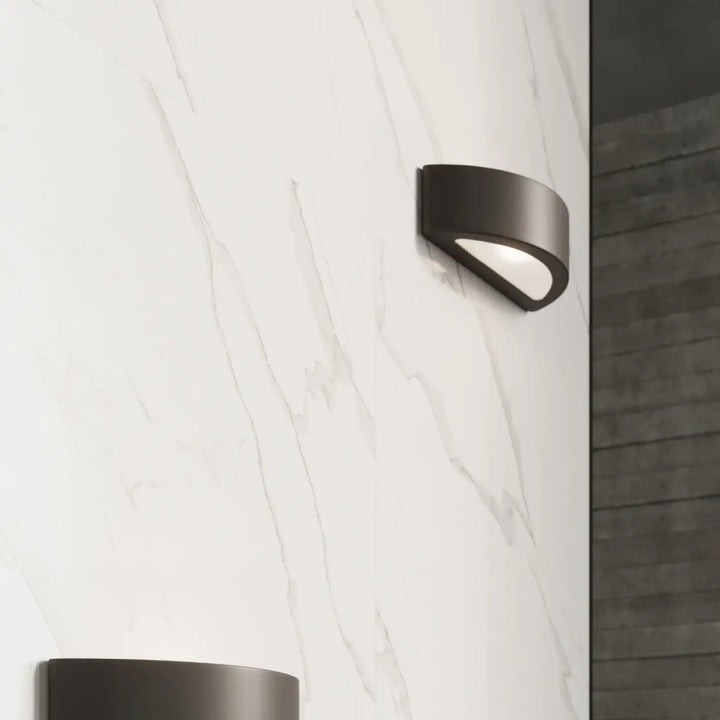Applique murale céramique atena noir moderne avec design minimaliste incurvé en finition mate