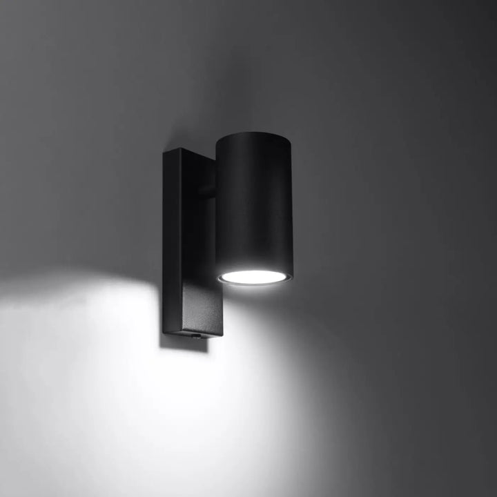 Applique murale utti noire cylindre en métal mat avec forme discrète et design moderne pour éclairage mural élégant