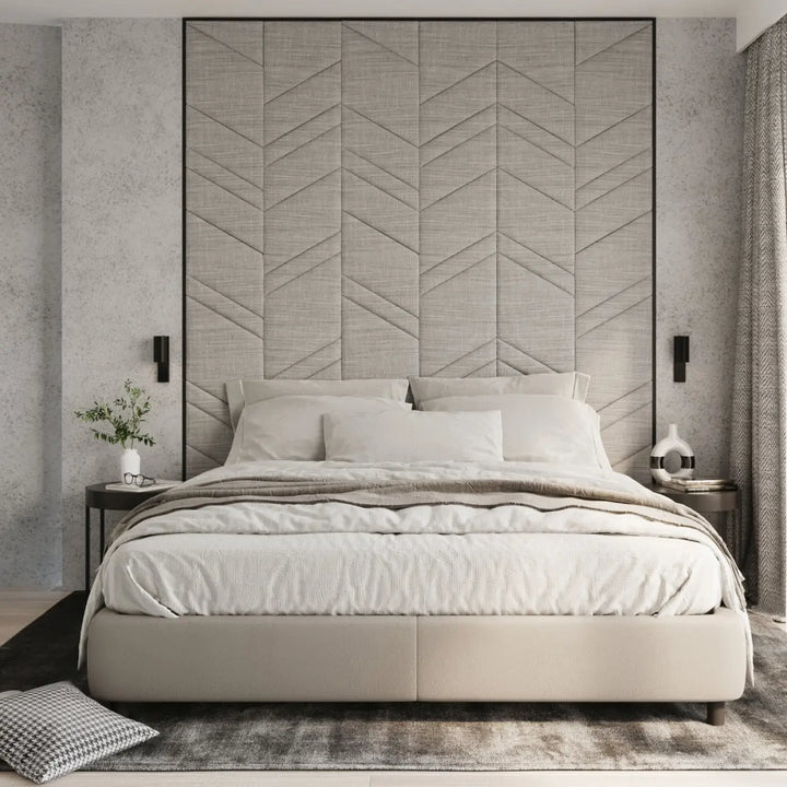 Lit beige tapissé avec tête de lit matelassée en chevron pour l’applique murale utti forme discrète noir