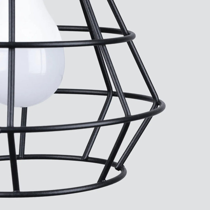 Applique murale suba noir en métal cage avec ampoule blanche, style loft suspension suba brièvement décrire