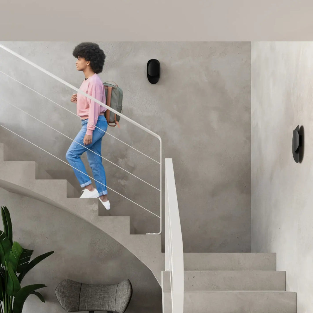 Applique murale tear noire, enceinte murale ovale et élégante offrant des solutions surprenantes d’installation audio