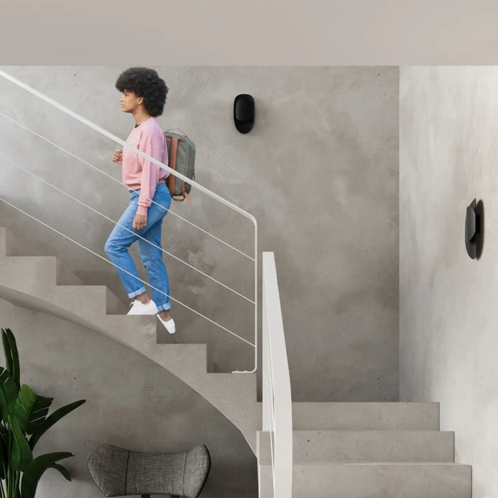 Applique murale tear noire, enceinte murale ovale et élégante offrant des solutions surprenantes d’installation audio