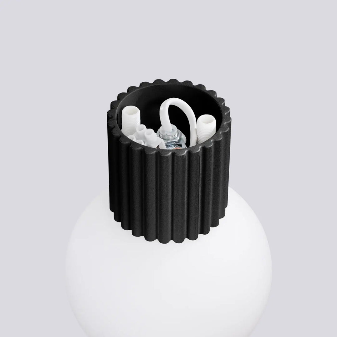 Applique murale lampe halo noir avec douille nervurée noire et base en verre clair pour bureau décorative sphère laiteuse