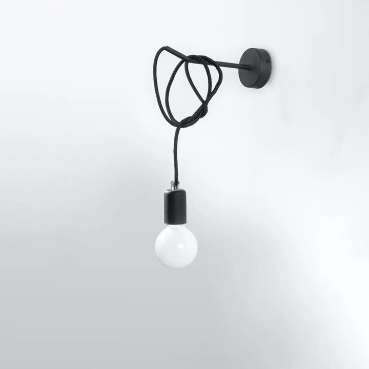 Applique murale edison noir avec ampoule en verre givré exposée et cordon enroulé, edison rend hommage aux meilleures traditions minimalistes
