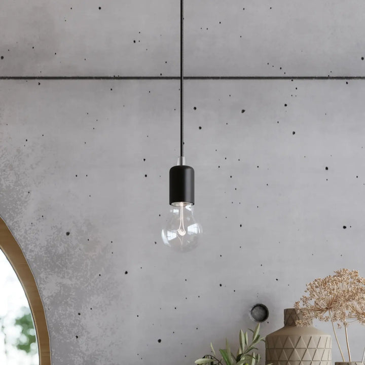 Applique murale edison noir avec lampe suspendue edison en verre clair rend hommage aux meilleures traditions minimalistes