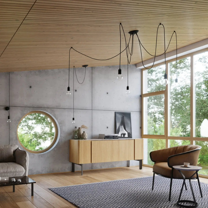 Lampe suspendue edison noire avec ampoules apparentes suspendue à un plafond en bois en hommage aux meilleures traditions minimalistes