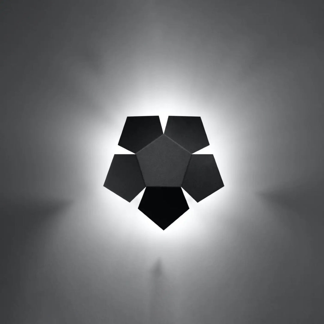 Applique murale penta noir en forme hexagonale noire aux lignes géométriques modernes idéale comme klasyczny kinkiet szczególnie do nowoczesnych wnętrz nikt nie przejdzie