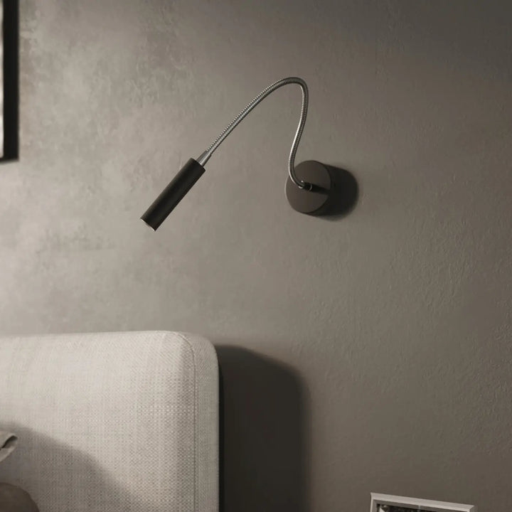 Applique murale minimaliste série axil noire avec col de cygne en métal flexible pour un éclairage élégant