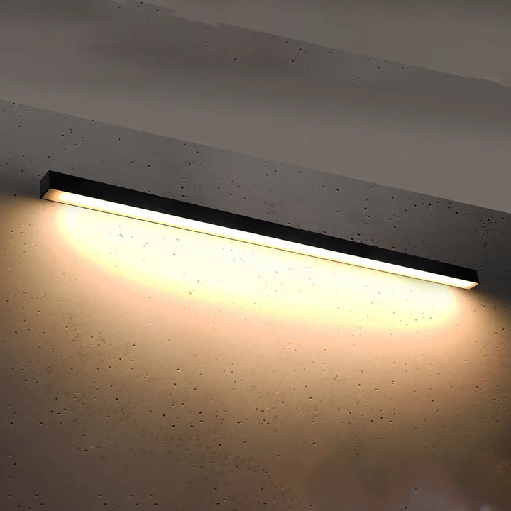 Applique murale pinne 150 noir avec led strip light rectangulaire émettant une lumière blanche chaude 3000k collection pinne paramètres déclairage différentes tailles