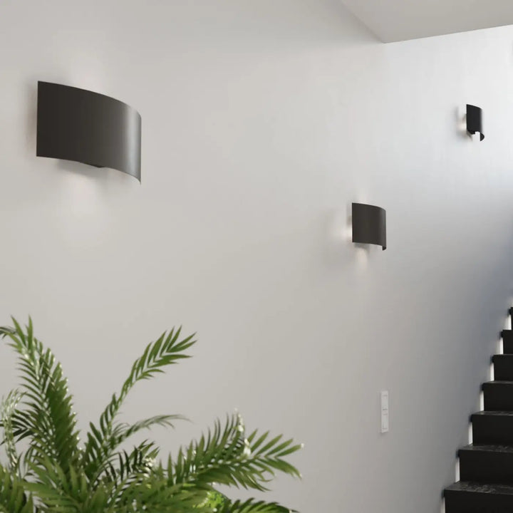 Applique murale magnus noire design original avec finitions métalliques élégantes pour un éclairage contemporain