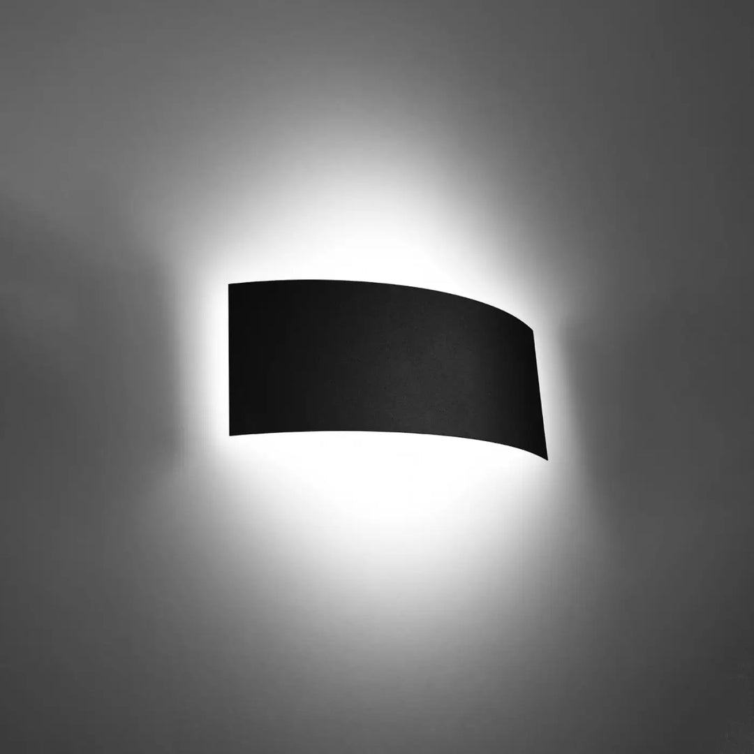 L’applique magnus noire avec design original et forme incurvée, applique intemporelle pour éclairage mural élégant