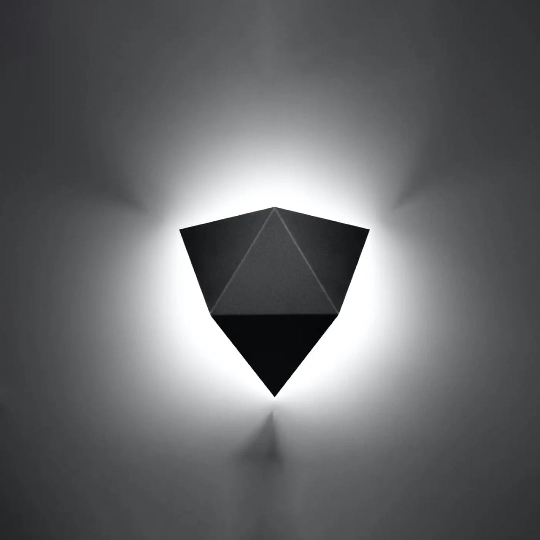 Applique murale noir solido avec design original géométrique facetté en forme de diamant pour un style intemporel