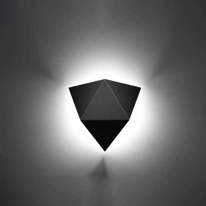 Applique murale noir solido avec design original géométrique facetté en forme de diamant pour un style intemporel