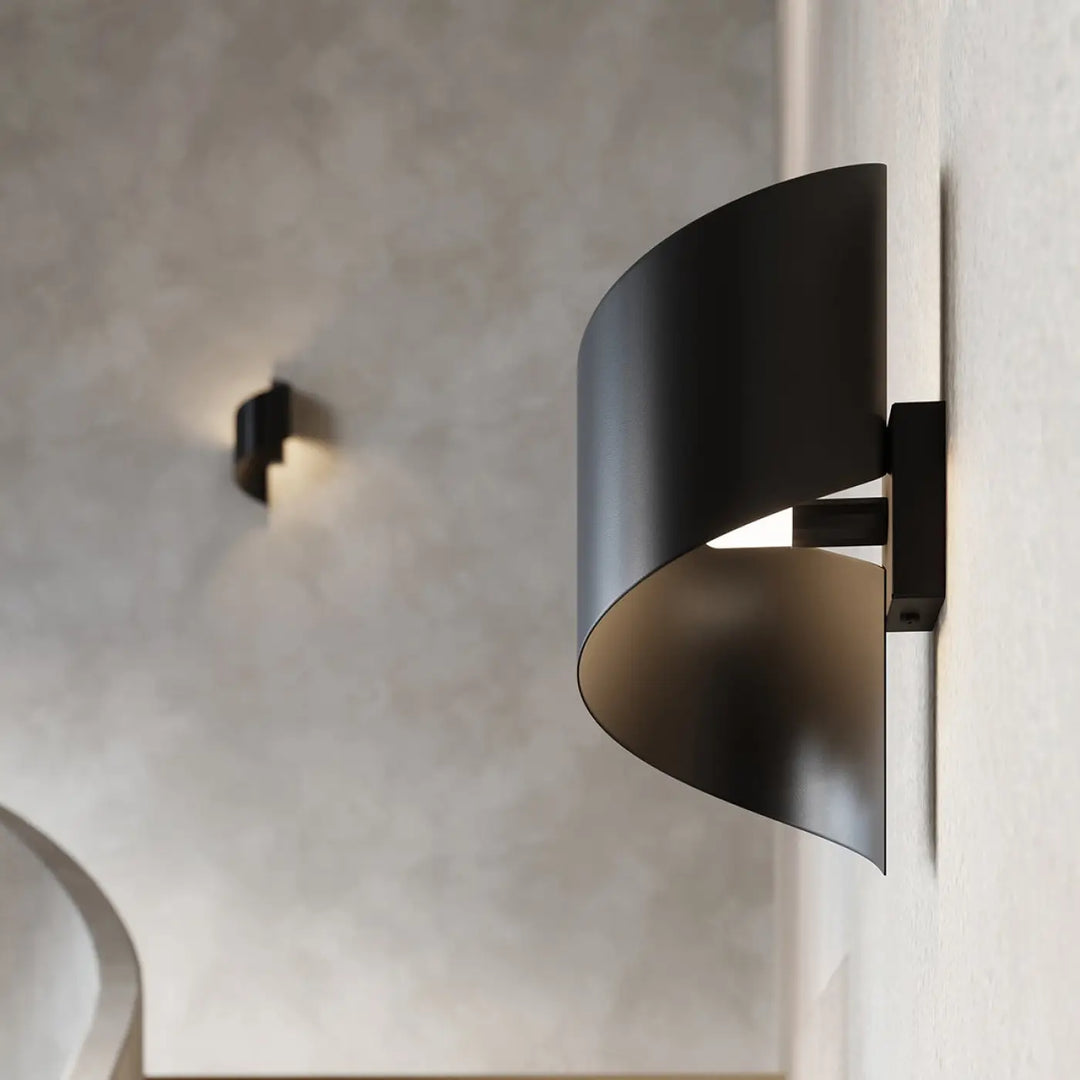 Applique murale lampe talassa noir finition mate avec design courbé moderne pour parler à l’imagination