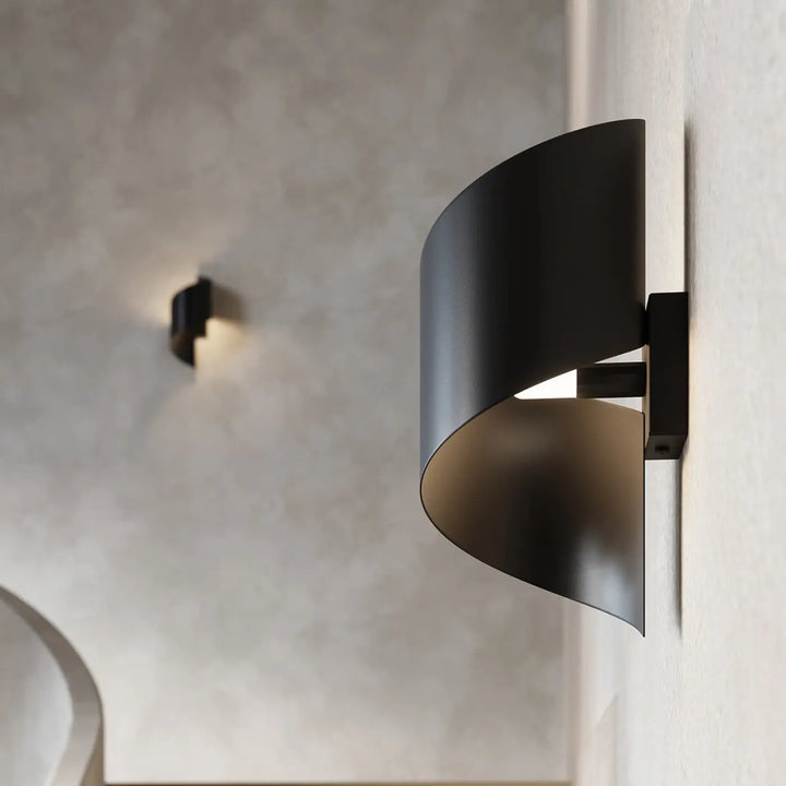 Applique murale lampe talassa noir finition mate avec design courbé moderne pour parler à l’imagination