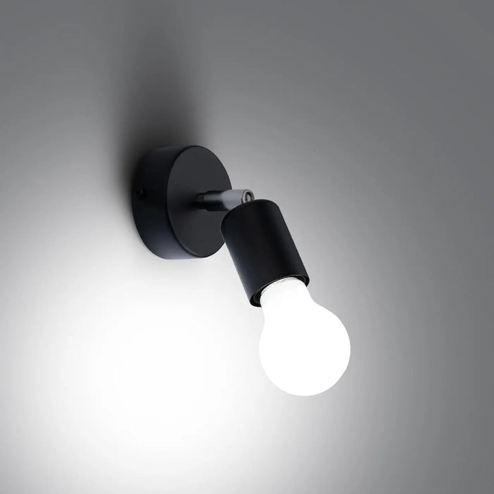 Applique murale fornes 1 noir avec finition mate noire et ampoule blanche apparente de la gamme fornes lampes murales