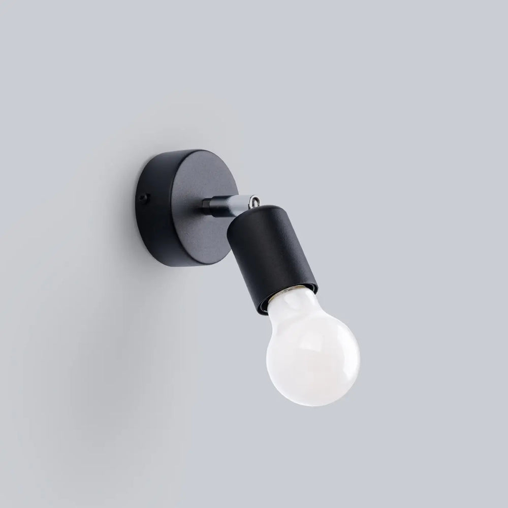 Applique murale fornes 1 noir avec finition mate noire et ampoule blanche visible de la gamme fornes plafonniers lampes murales