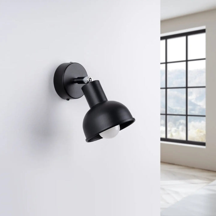 Applique murale lampe elba noir en finition mate avec tête ajustable et bulbe visible pour minimalisme combiné éléments subtils