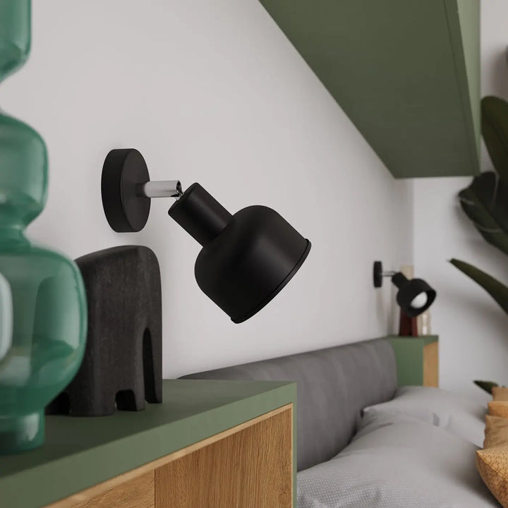 Applique murale lampe elba noir finition mate minimalisme combiné avec éléments subtils design moderne