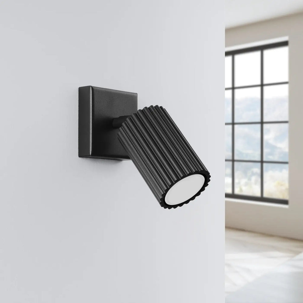 Applique murale Karbon noir avec design minimaliste, finition mate, ampoules GU10 interchangeables, plafonnier Karbon allie