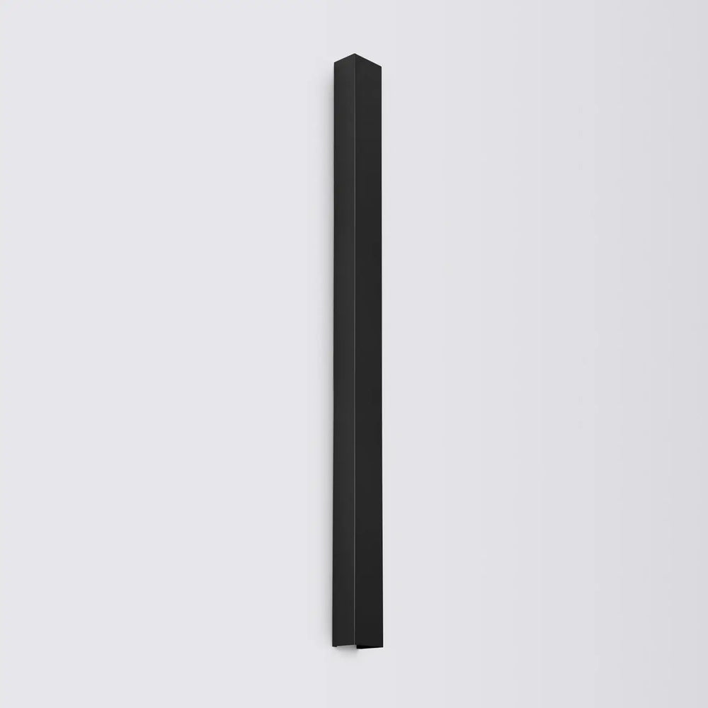 Applique murale freya 120 noir en finition mate noire compose d’appliques murales minimalistes disponible en cinq coloris
