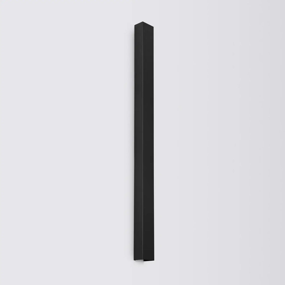 Applique murale freya 120 noir en finition mate noire compose d’appliques murales minimalistes disponible en cinq coloris