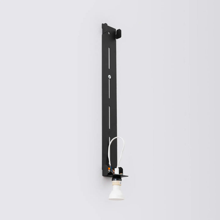 Applique murale noir avec abat-jour blanc de la collection freya compose dappliques murales minimalistes cinq coloris