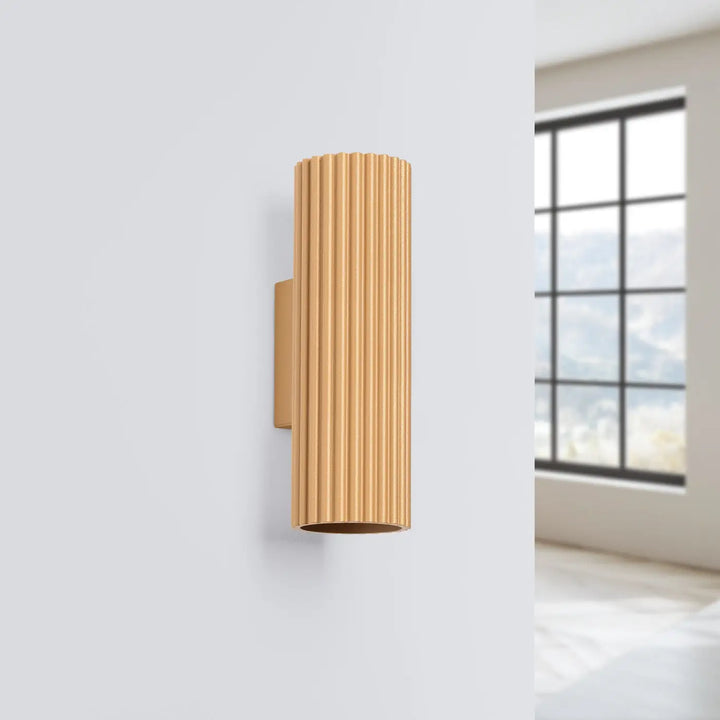 Applique murale karbon 20 or avec design minimaliste et ampoules gu10 interchangeables en finition dorée nervurée