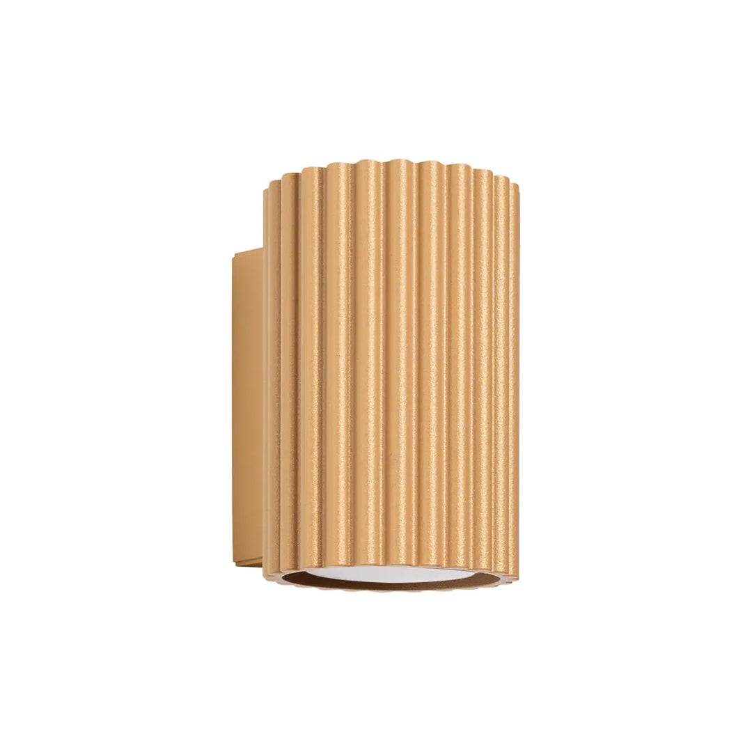 Applique murale karbon 10 or avec finition dorée verticalement côtelée design minimaliste et ampoules gu10 interchangeables