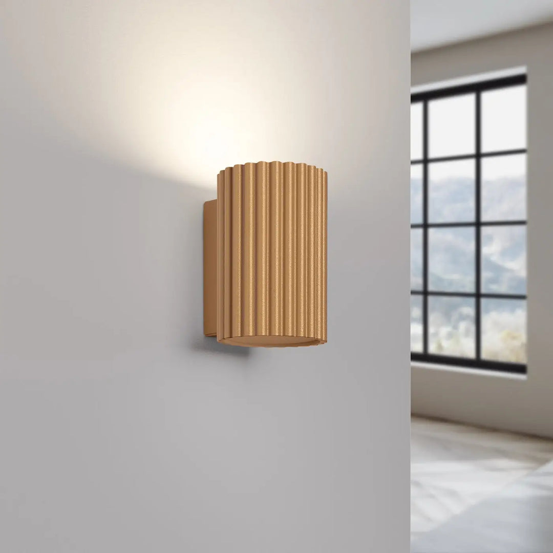 Applique murale karbon 10 or avec design minimaliste et ampoules gu10 interchangeables pour un plafonnier karbon allie élégant