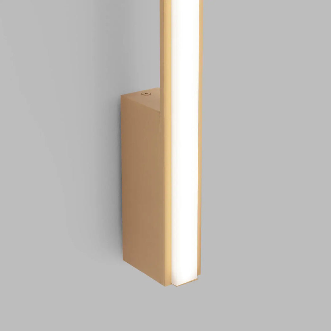 Applique murale lagom 90 4000K or avec design minimaliste et led verticale en métal doré pour excellente qualité lumineuse