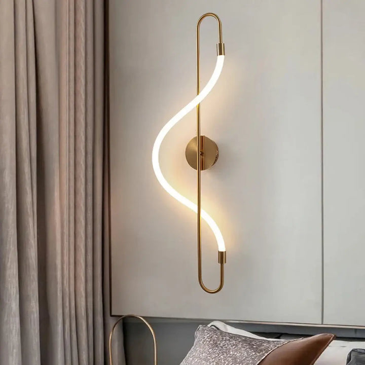 Applique murale originale avec long tube en LED

