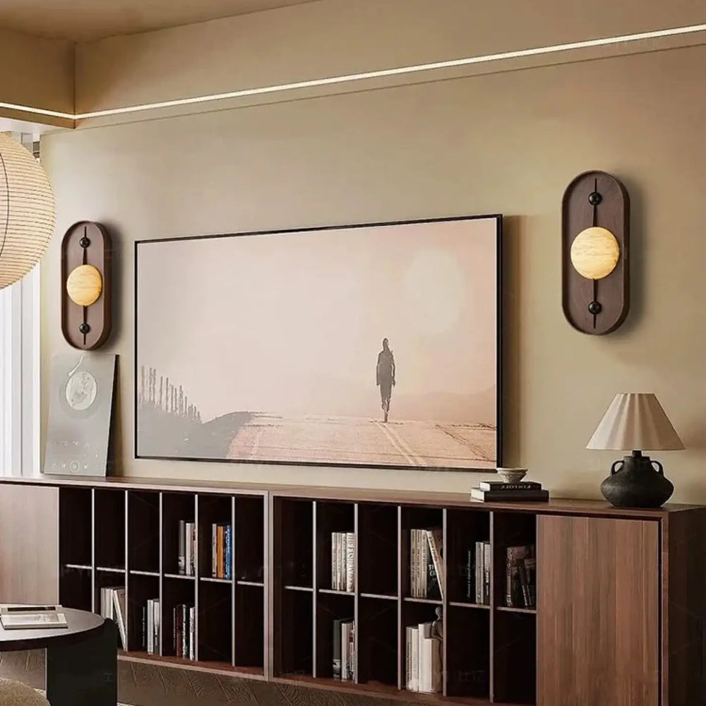 Applique Murale Ovale En Bois Foncé Avec Boule Blanche