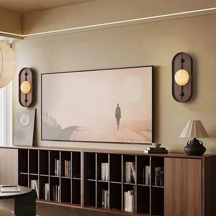 Applique Murale Ovale En Bois Foncé Avec Boule Blanche