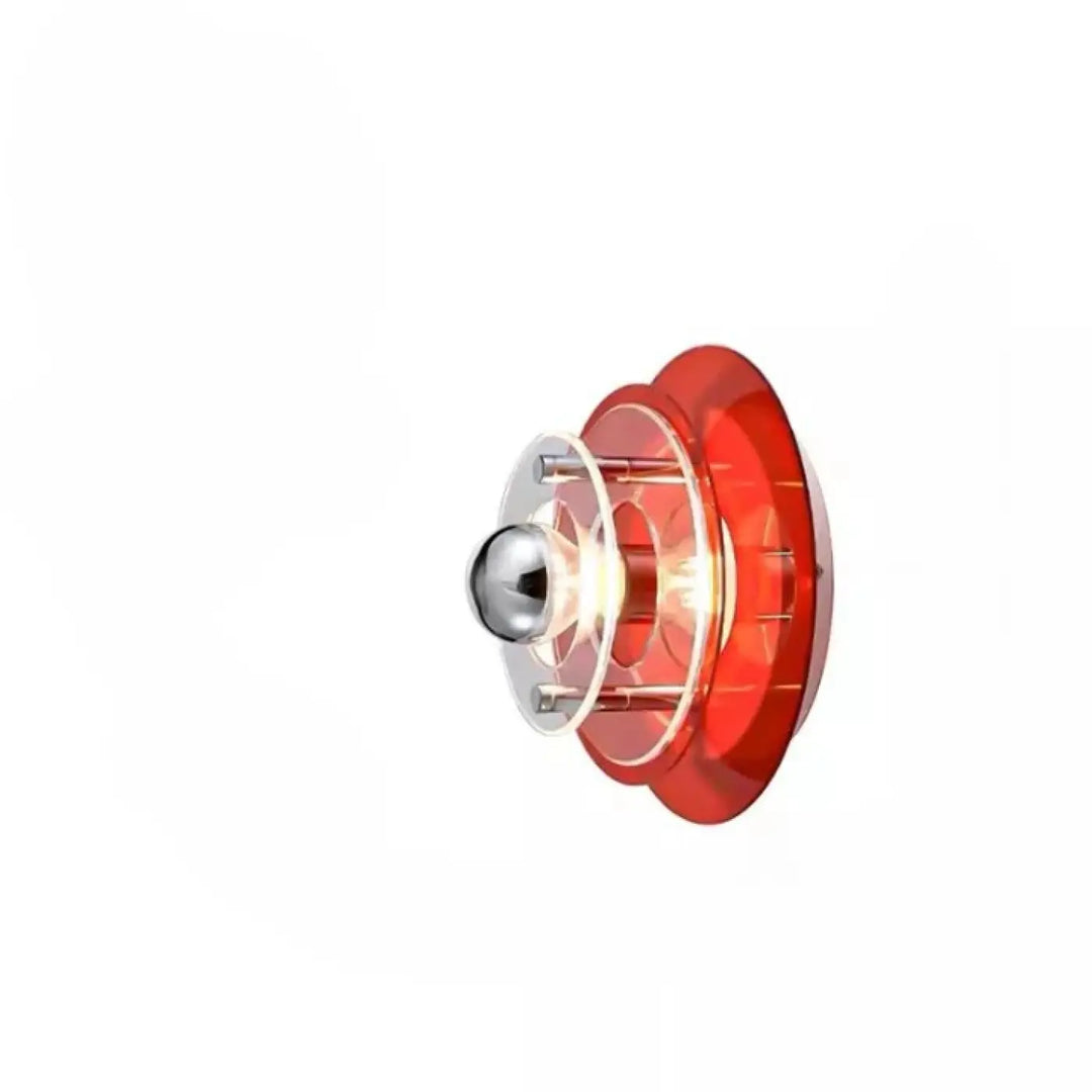 Applique murale azylo en acrylique rouge translucide avec ampoule sphérique chrome et anneaux concentriques style ufo flying saucer