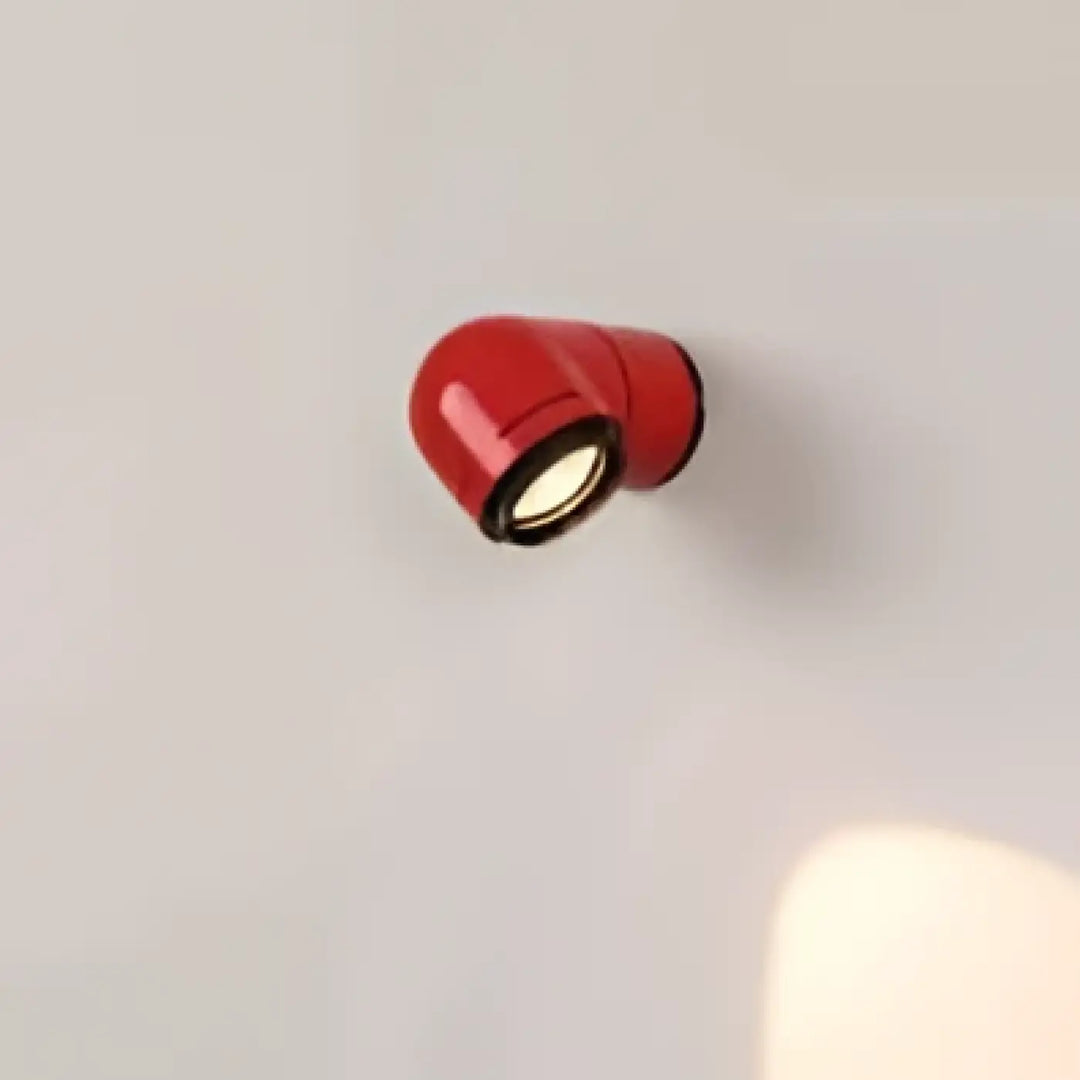 Applique murale spatiale rouge cylindrique avec trim noir style rétro futuriste pour éclairage mural