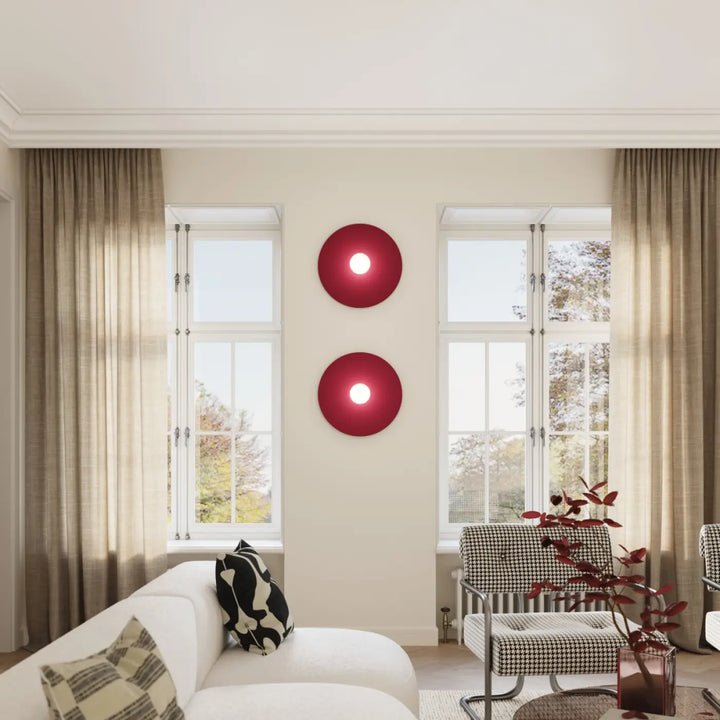 Applique murale ake 50 taupe avec deux disques métalliques ronds et sphères laiteuses créent une inspiration rétro