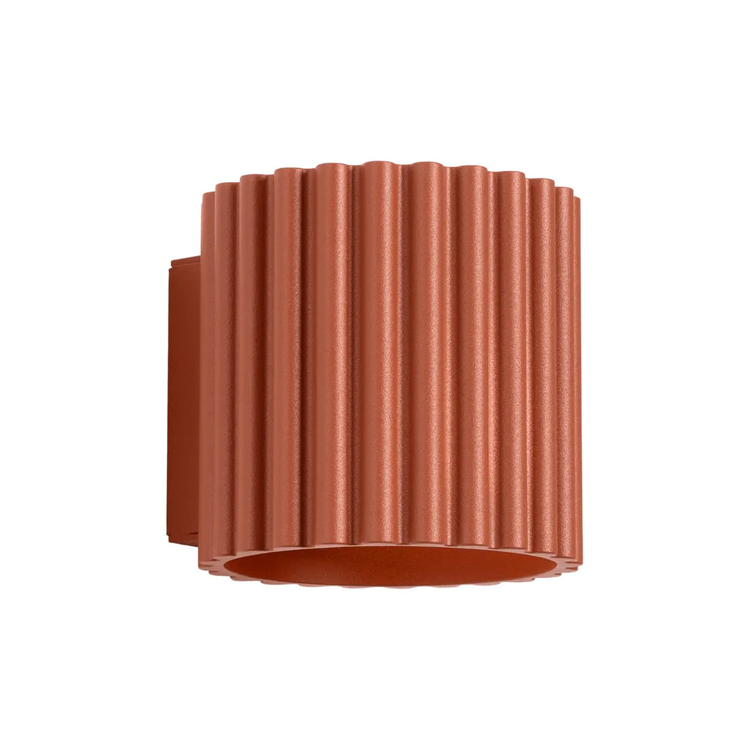 Applique murale aura rouge ochra cuivre ton cylindrique avec rainures verticales forme unique inspirée
