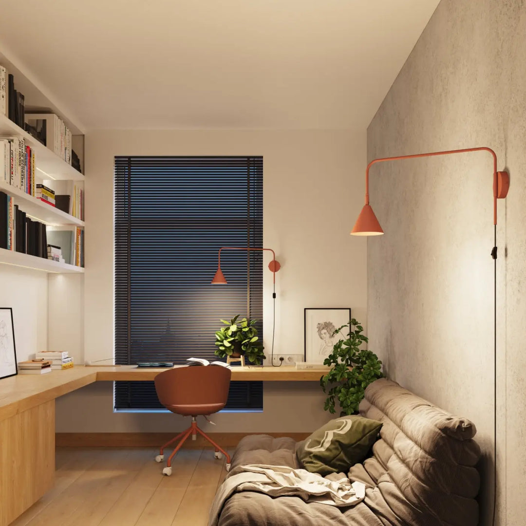 Applique murale moderne rouge ocre avec forme exceptionnellement légère et caractère distinct en métal fin
