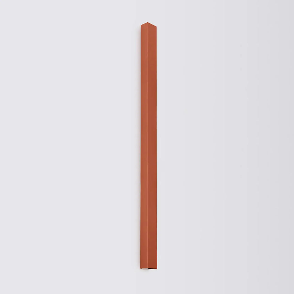 Applique murale freya 150 en terracotta mat élégante avec design minimaliste de la collection compose d’appliques murales minimalistes cinq coloris