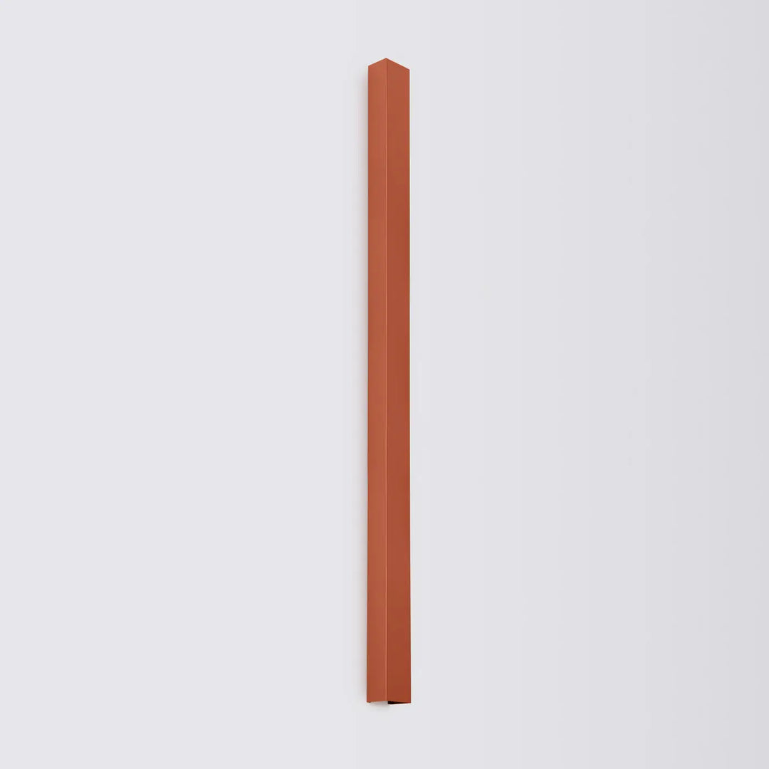 Applique murale freya 150 en terracotta mat élégante avec design minimaliste de la collection compose d’appliques murales minimalistes cinq coloris