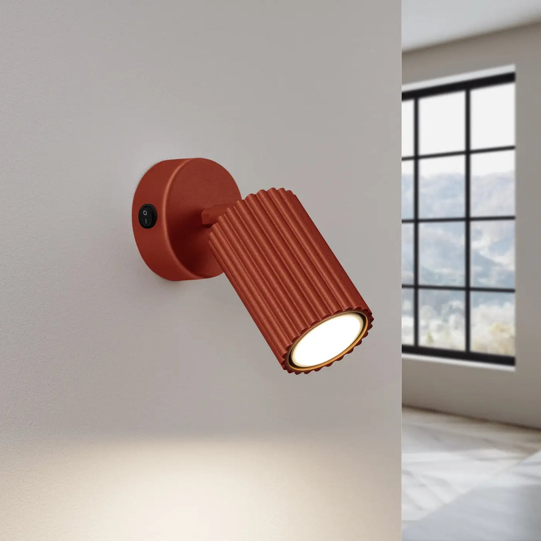 Applique murale karbon rouge ocre avec interrupteur et design minimaliste en spotlight ribbé à ampoules gu10 interchangeables