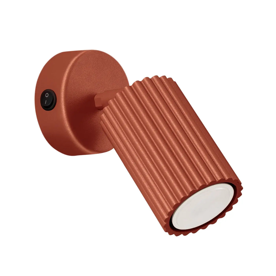 Applique murale karbon rouge ocre en cuivre à rainures avec interrupteur noir design minimaliste et ampoules gu10 interchangeables