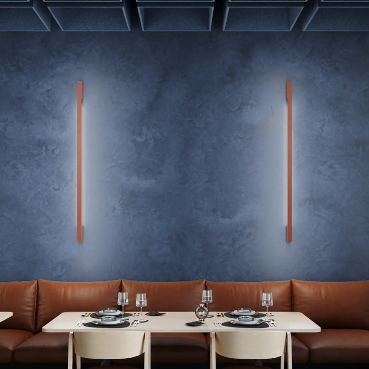 Deux appliques sappo verticales led 4000k rouge ocre avec éclairage chaleureux et design minimaliste en six variantes vert olive